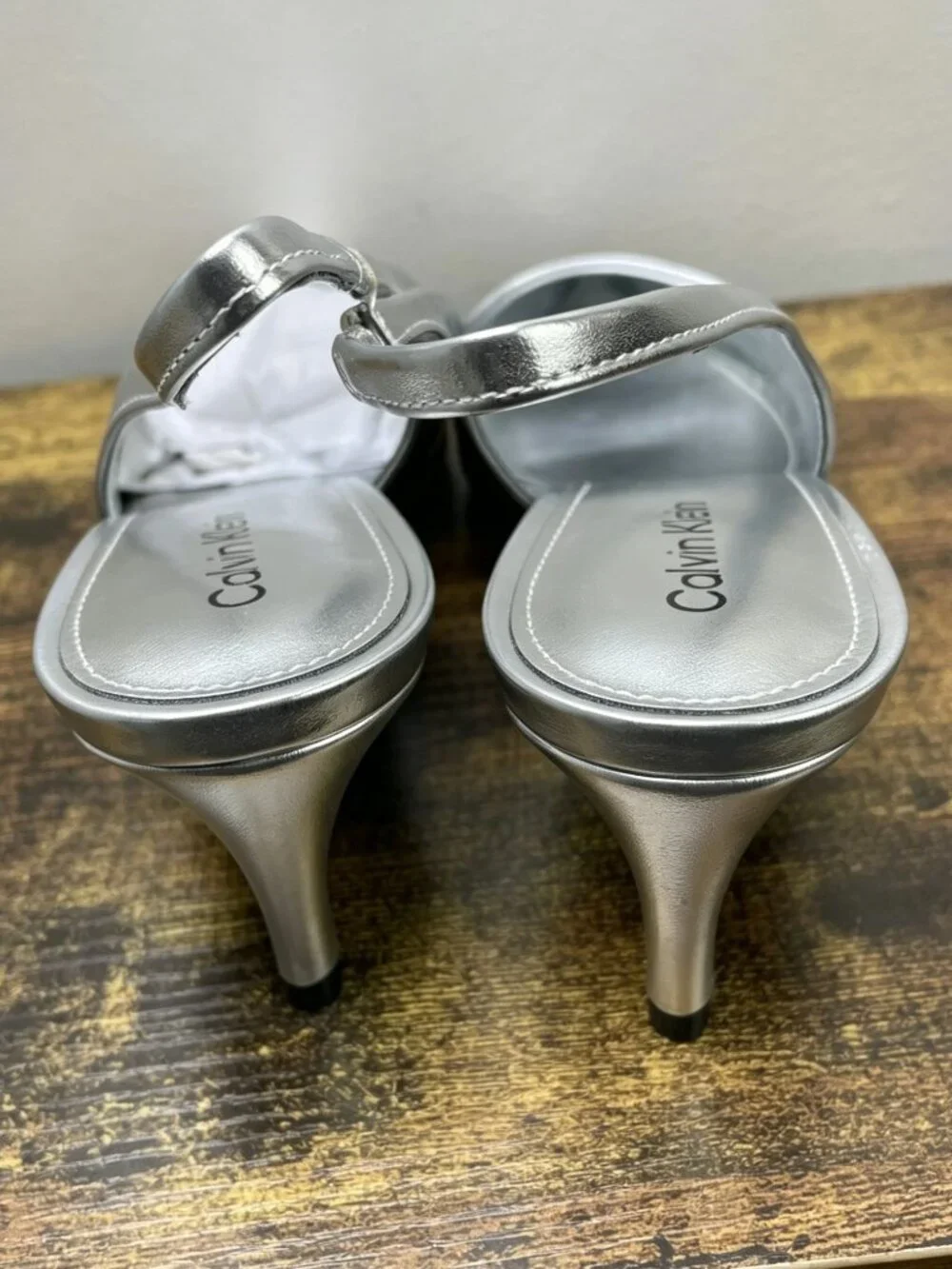 Calvin Klein Shoe Dainty Kitten Heel Pointed Toe Slingback Pump Women's 10M NIB - Picture 2 of 4